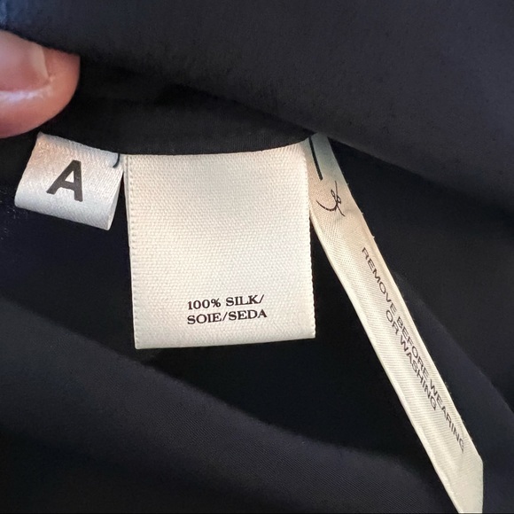 Ann Taylor Silk Navy Blue Blouse Small with pockets V-neck - Picture 6 of 6